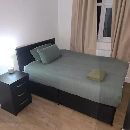 Cr0 Serviced Accommodation
